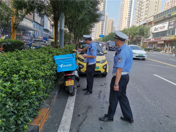 青島市北區(qū)雙山街道：共建全國文明城市 聯(lián)合執(zhí)法分隊(duì)“集結(jié)”重拳整治市容市貌