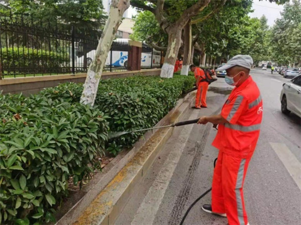 事半功倍 市北區(qū)新模式突破綠化帶衛(wèi)生整治提升